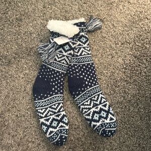 NWT! Great Gift! Xhilaration Navy and White Knit Slipper Socks with Grippers.
